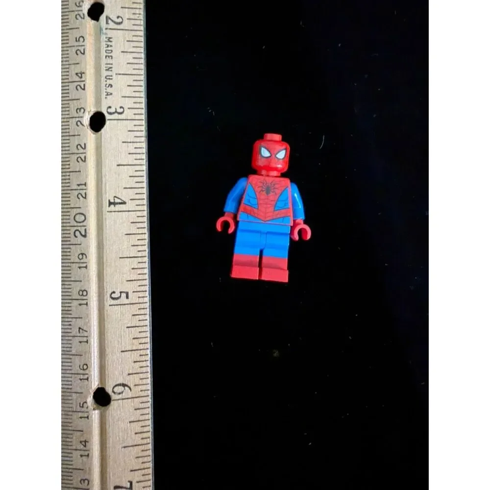 Lego Spider man minifig red and blue suit with classic spider logo